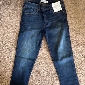 NWT ABERCROMBIE JEANS 6L